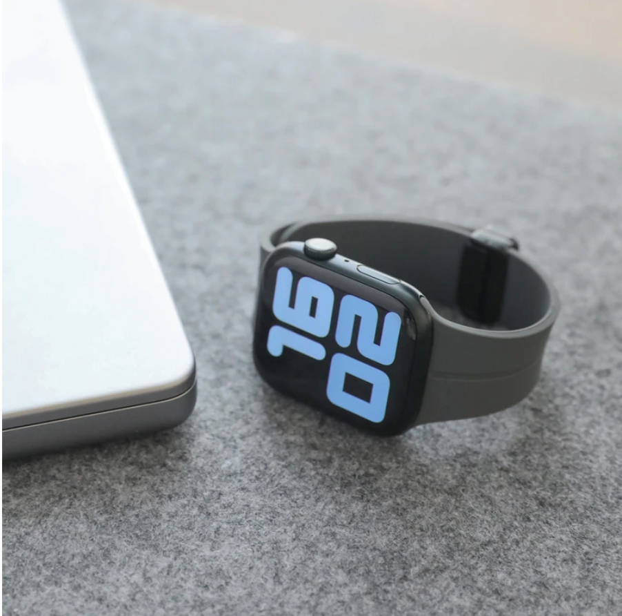 Magnesi Folding Magnetic Buckle Silicone Sport Strap For Apple Watch - Strapsology